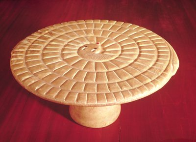 Käärmeen muotoinen pelilauta, jota käytetään peliin mehen, Thinite Period (alabasteri) tekijältä Egyptian 1st Dynasty