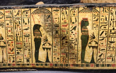 Yksityiskohta Nesyamunin muumion ulkoarkun pohjasta, mahdollisesti löydetty Deir El-Bahrista, Uudesta kuningaskunnasta, noin 1100 eKr. (maalattu puu) tekijältä Egyptian 20th Dynasty