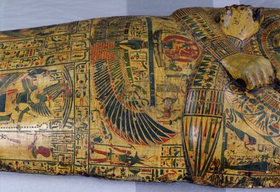 Yksityiskohta Nesyamunin muumion ulkoarkun kannesta, mahdollisesti löydetty Deir El-Bahrista, Uudesta kuningaskunnasta, noin 1100 eKr. (maalattu puu) tekijältä Egyptian 20th Dynasty