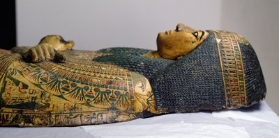 Yksityiskohta Nesyamunin muumion ulkoarkun kannesta, mahdollisesti löydetty Deir El-Bahrista, Uudesta kuningaskunnasta, noin 1100 eKr. (maalattu puu) tekijältä Egyptian 20th Dynasty