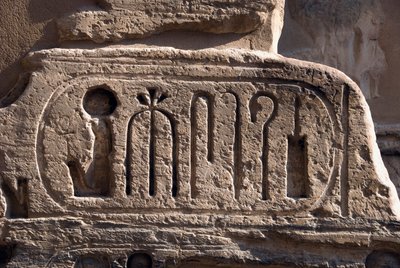 Egyptin antiikin: farao Ramses III:n patruuna. Ramses III:n hautaustemppeli (1187-1156 eKr.). Luxor, Egypti tekijältä Egyptian 20th Dynasty