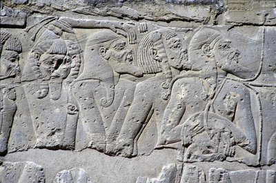 Reliefi, joka kuvaa "pohjoisia vankeja" Ramses III:n taistelussa, Medinet