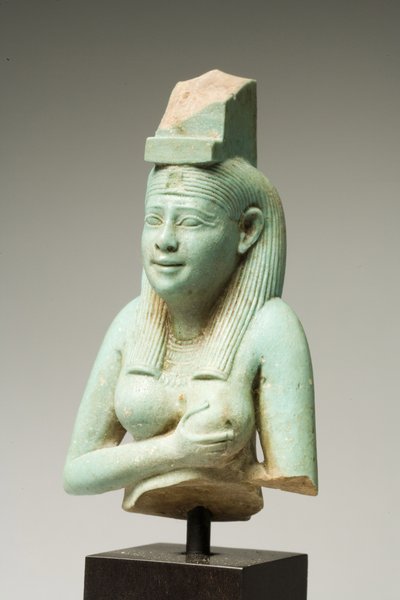 Isis-fragmentti, myöhäisdynastinen aika (fajansi) (katso myös 270350) tekijältä Egyptian 26th Dynasty