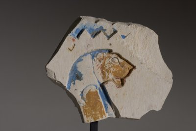 Fragmentti leijonapäisellä hieroglyfillä, myöhäinen aikakausi (maalattu kalkkikivi) tekijältä Egyptian 26th Dynasty