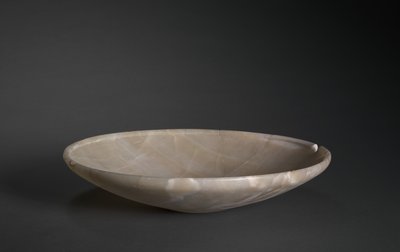 Matala ruokalaji Saqqarasta, vanhasta kuningaskunnasta, n. 2726-2647 eKr. (travertiini) tekijältä Egyptian 2nd Dynasty