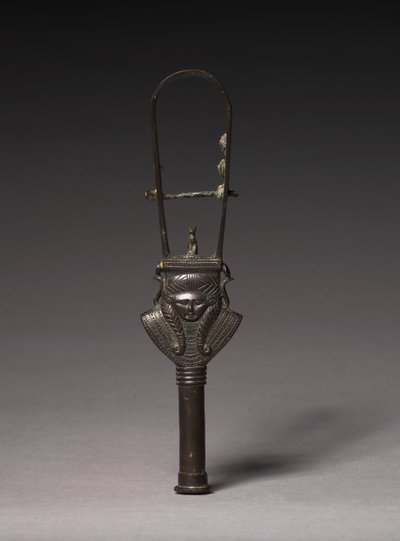 Kaareva Sistrum, 380-343 eaa tekijältä Egyptian 30th Dynasty