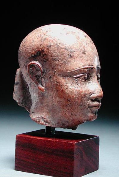 Miespää, n. 350 eKr. (kalkkikivi) (katso myös 185236) tekijältä Egyptian 30th Dynasty