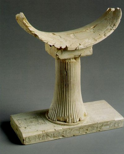 Niskatuki Pepi II:n nimellä norsunluu tekijältä Egyptian 6th Dynasty