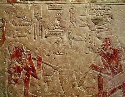 Lasinpuhaltimia kuvaava reliefi Kaemrehun Mastabasta, Saqqara, Vanha kuningaskunta, noin 2325 eKr. (maalattu kalkkikivi) tekijältä Egyptian 6th Dynasty