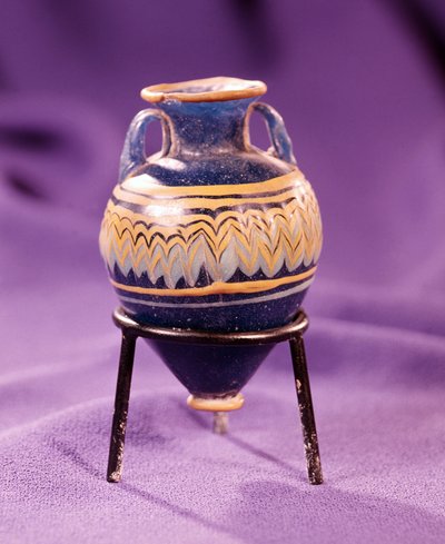 Amphora, 3.-4. vuosisadalla eKr. (lasi) tekijältä Egyptian Egyptian