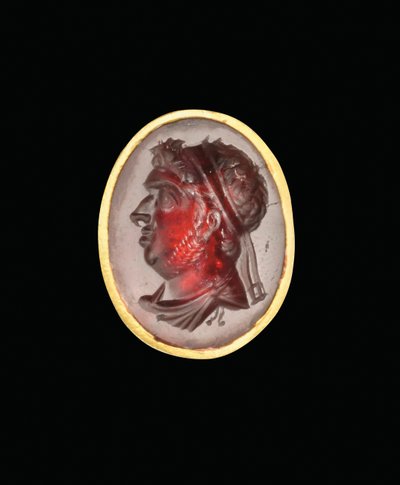 Hellenistinen kaiverrussormus, jossa on kuninkaallinen muotokuva Ptolemaiosten hallitsijasta, luultavasti Ptolemaios IX, Soter II, 2. vuosisadan loppu - 1. vuosisadan alku eKr. tekijältä Egyptian Ptolemaic Period