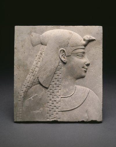 Relief plakki, joka kuvaa kuningatarta tai jumalatarta, Ptolemaioksen aikakausi tekijältä Egyptian Ptolemaic Period