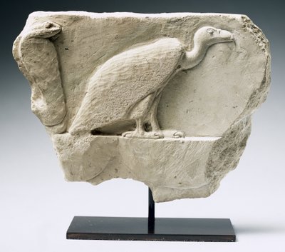 Reliefi, joka kuvaa korppikotkaa ja kobraa (kalkkikivi) tekijältä Egyptian Ptolemaic Period