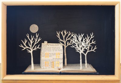 Mökin valolaatikko, 2012 (sekatekniikka) tekijältä Eleanor Grafton