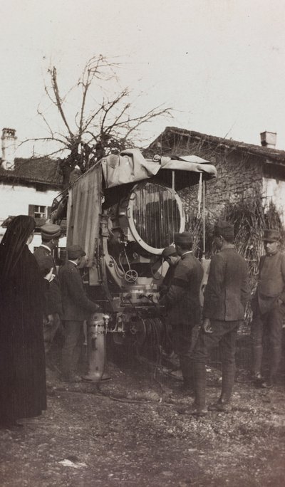 Albumi ensimmäisestä maailmansodasta Friuli-Venezia Giuliassa: valosähköauto, 01-04/1916 (b/w kuva) tekijältä Elena Bianconcini