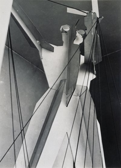 Veistos Pressassa, Kölnissä tekijältä Eliezer Markowich Lissitzky