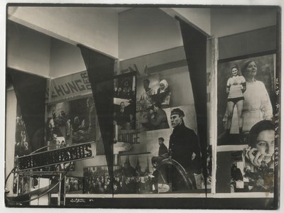 Neuvostoliiton paviljongin sisustus Kölnin kansainvälisessä lehdistönäyttelyssä tekijältä Eliezer Markowich Lissitzky