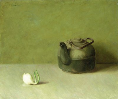 Asetelma teekannulla ja sipulilla (öljy kankaalle) tekijältä Emil Carlsen