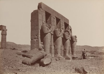 Thebes, Ramasseumin temppeli, särkyneet kolossit, 1870-luku. tekijältä Émile Béchard