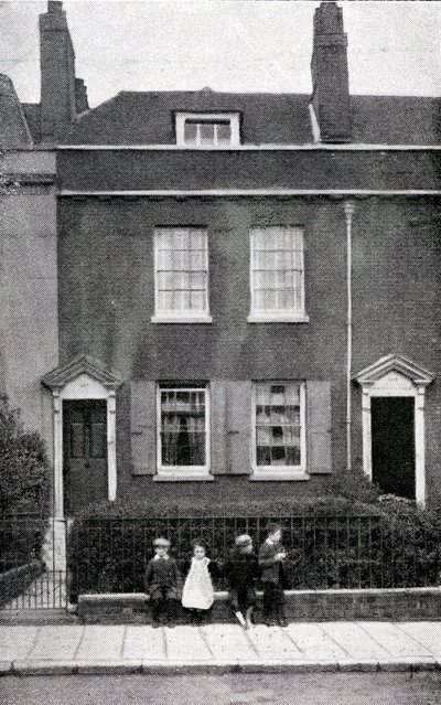 387, Commercial Road, Portsmouth, Hampshire, Charles Dickensin syntymäpaikka 7. helmikuuta 1812, noin 1900 tekijältä English Photographer