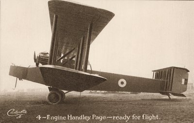 4-moottorinen Handley Page -lentokone, valmiina lentoon (m/v kuva) tekijältä English Photographer