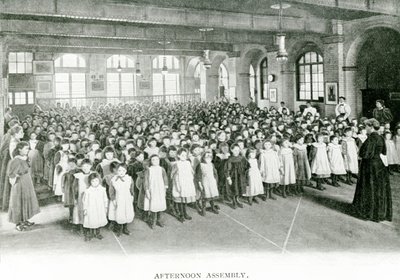 Afternoon Assembly, n. 1900 (b/w valokuva) tekijältä English Photographer
