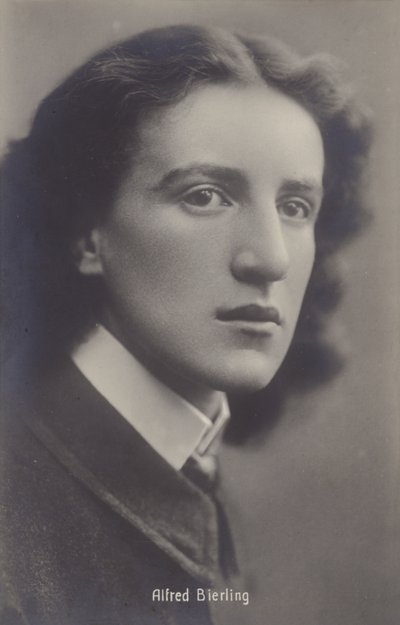 Alfred Bierling, muusikko tekijältä English Photographer