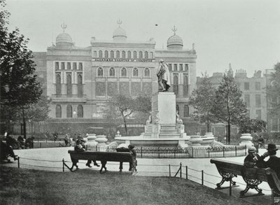 Alhambra, Leicester Square, Westminster LB: itäpuoli, 1895 tekijältä English Photographer