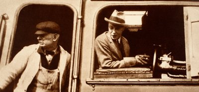 Moottorinkuljettaja luovuttaa kuningas Edward VIII:lle Kanadassa 1920-luvulla tekijältä English Photographer