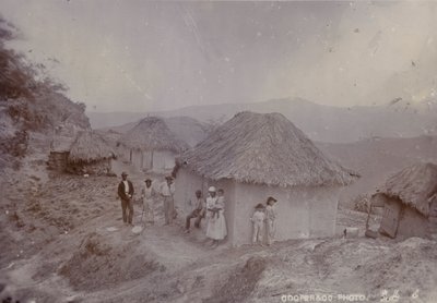 Barbadosin kylä kukkulan rinteessä, 1880 tekijältä English Photographer