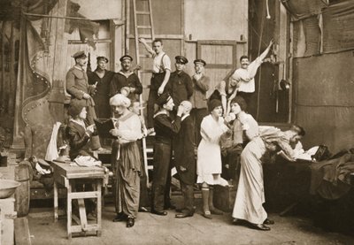 Kulissien takana: Valmistautuminen amatööriteatteriin, Handforth, kuvitus saksalaisista vangeista Isossa-Britanniassa (syväpaino) tekijältä English Photographer