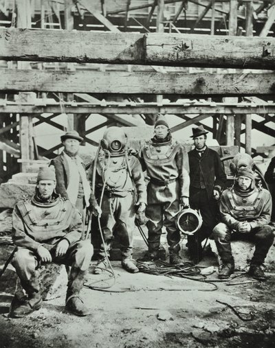 Blackfriars Bridge: rakennustyöläiset poseeraavat varusteiden kanssa, 1869 tekijältä English Photographer