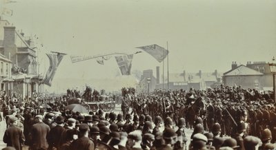 Blackwall-tunneli: Walesin prinssi, myöhemmin kuningas Edward VII ja prinsessa Alexandria osallistuvat tunnelin avajaisiin vuonna 1897. tekijältä English Photographer