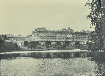 Buckinghamin palatsi, Buckinghamin palatsi, Westminster LB: yleiskuva, 1896 tekijältä English Photographer