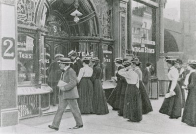 Buckinghamin palatsin puutarhajuhlat, 1911 tekijältä English Photographer