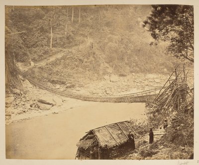 Ruokoripustussilta Teestan yli, matkalla Bhootaniin.  Näkymät Darjeelingiin. 1870-luku tekijältä English Photographer