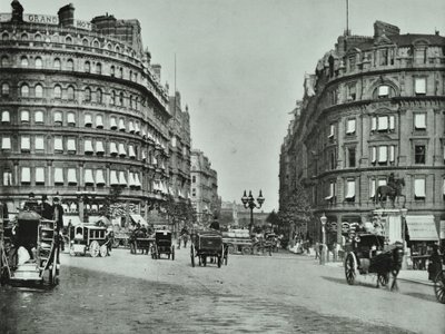 Charing Cross, Westminster LB: Northumberland Avenue Trafalgar Squarelta ja Charing Cross, 1890 tekijältä English Photographer