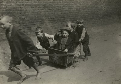 Lasten köyhyys, Lontoo tekijältä English Photographer