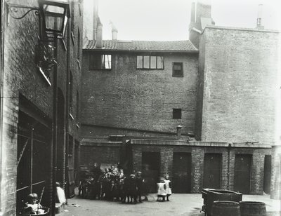 Dufferin Street: Costermongers Buildings, Lontoo, 1896 tekijältä English Photographer