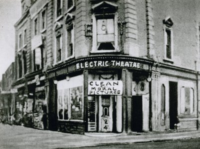 Early Flea-Pit -elokuvateatteri, Nelson Electric Theatre Old Kent Roadilla, näyttää puhtaita moraalikuvia tekijältä English Photographer