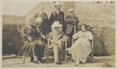 Edward Hudson ja ystävät, Lindisfarne, n. 1918 (gelatiiniprintti) tekijältä English Photographer