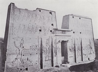 Egypti: Edfun temppelin pylväs (m/w kuva) tekijältä English Photographer