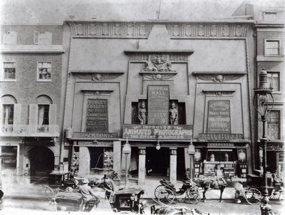 Egyptian Hall, Piccadilly 1895 tekijältä English Photographer