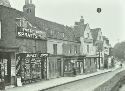 Eltham High Street: näkymä länteen Pyhän Johanneksen kirkosta katsottuna tekijältä English Photographer