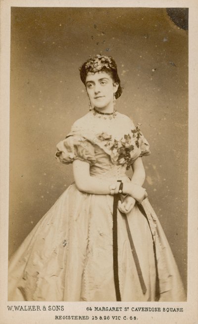 Fanny Joseph tekijältä English Photographer