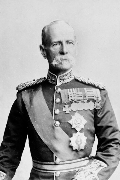 Kenttämarsalkka Lord Roberts (1832-1914) täydessä asussa, n. 1895 tekijältä English Photographer