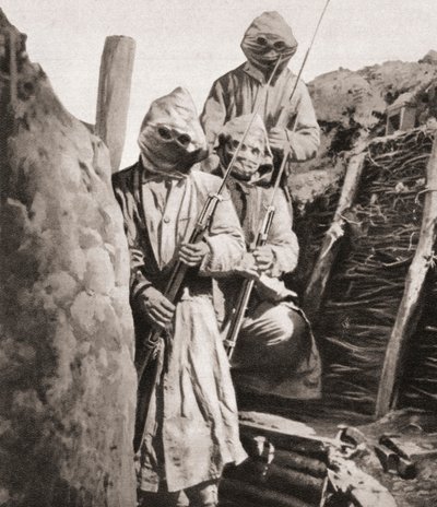 Ranskalaiset jalkaväkijoukot käyttivät ensimmäisen maailmansodan aikana hengityssuojaimia suojellakseen heitä saksalaiselta myrkkykaasulta, The Illustrated War News, 1915 tekijältä English Photographer
