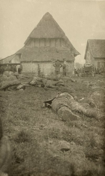 Albumista, jossa on 134 valokuvaa, jotka liittyvät ensimmäiseen maailmansotaan, Länsirintama, 1914-18 tekijältä English Photographer