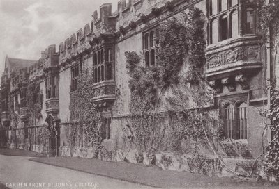 Garden Front St Johns College tekijältä English Photographer