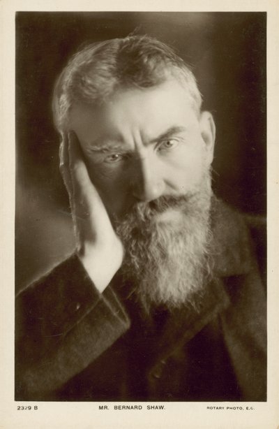 George Bernard Shaw, irlantilainen näytelmäkirjailija (s/w-kuva) tekijältä English Photographer